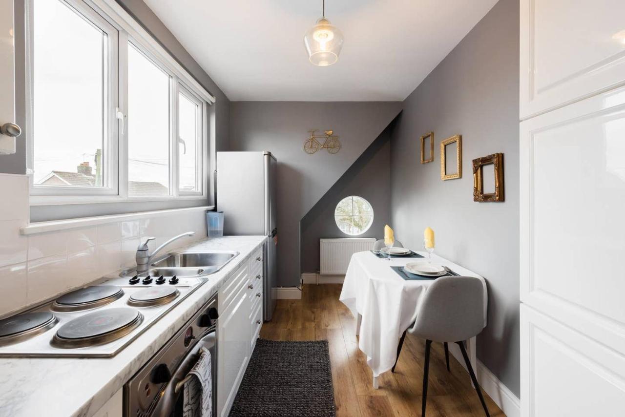 The Bluebird - One Bedroom Apartment In Watford Watford  Dış mekan fotoğraf