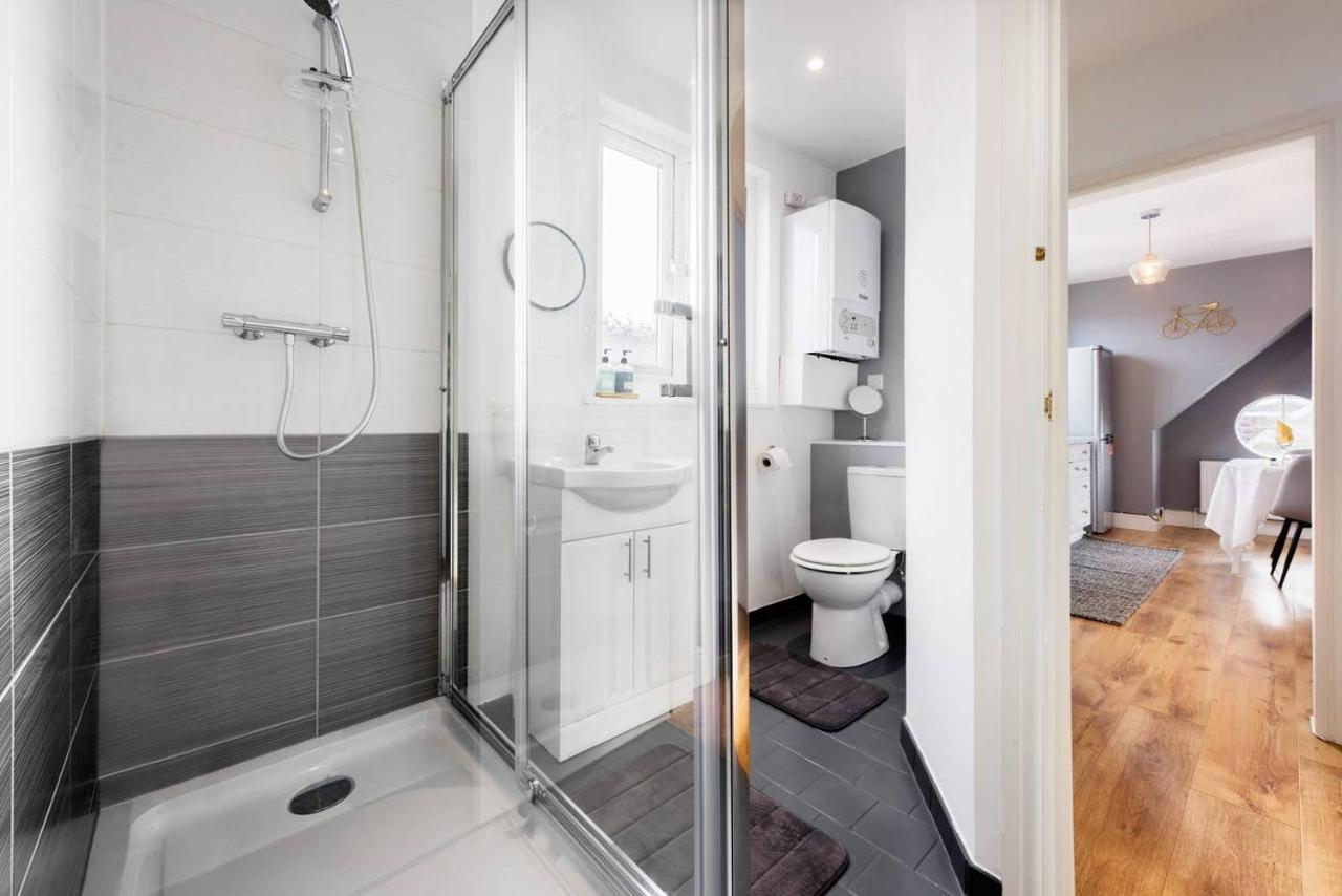 The Bluebird - One Bedroom Apartment In Watford Watford  Dış mekan fotoğraf
