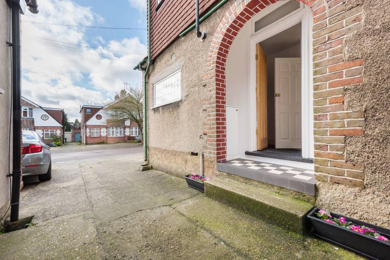 The Bluebird - One Bedroom Apartment In Watford Watford  Dış mekan fotoğraf